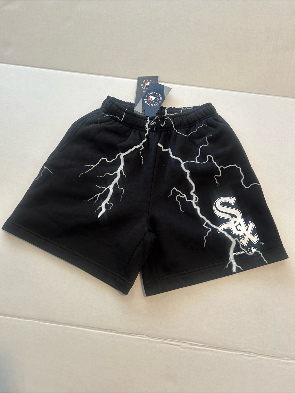 Chicago White Sox Black Lightning Logo Men's Shorts small size (A3)